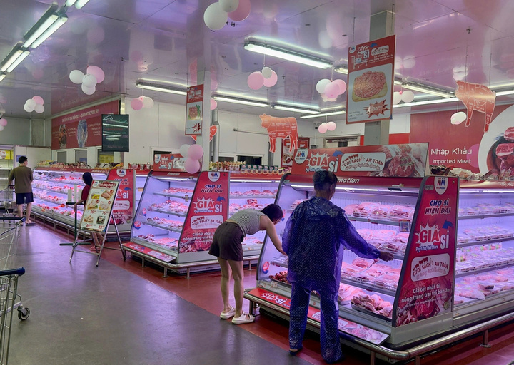 Hàng hoá đầy ắp tại MM Mega Market Hồng Bàng - Hải Phòng. Ảnh: Phương Giang