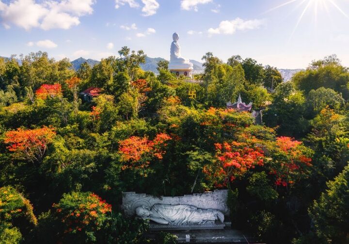 Nét văn hoá đặc trưng cùng kiến trúc độc đáo cũng tạo nên điểm nhấn đặc biệt tại Nha Trang