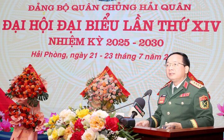 Đại tướng Trịnh Văn Quyết, Bí thư Trung ương Đảng, Uỷ viên Thường vụ Quân uỷ Trung ương, Chủ nhiệm Tổng cục Chính trị phát biểu chỉ đạo đại hội. Ảnh: HQ