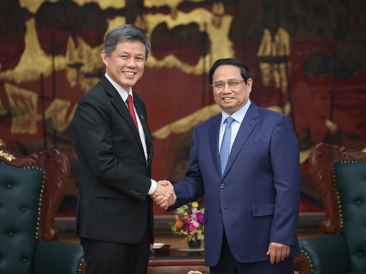 Thủ tướng Chính phủ Phạm Minh Chính tiếp ông Chan Chun Sing, Phó Tổng Thư ký Đảng Hành động Nhân dân, Bộ trưởng Điều phối Dịch vụ công, Bộ trưởng Quốc phòng Singapore. Ảnh: VGP/Nhật Bắc