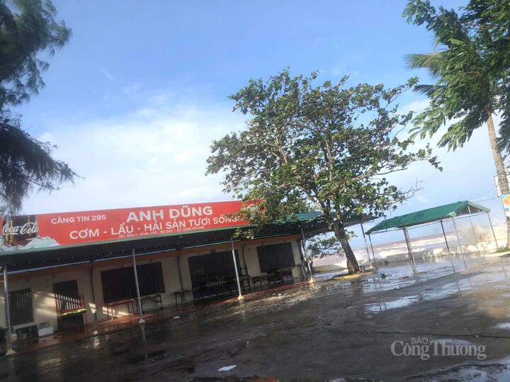 Các nhà hàng tại khu 295, bãi biển Đồ Sơn được chằng buộc cẩn thận và người và tài sản được sơ tán đến nơi tránh trú an toàn