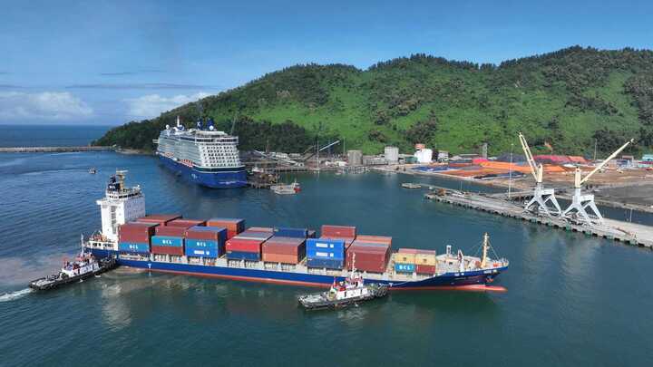 Cảng Chân Mây nằm trong Khu kinh tế Chân Mây - Lăng Cô được xem là trục tăng trưởng kinh tế cho xã Chân Mây - Lăng Cô trong thời gian đến. Ảnh: Hiếu Minh