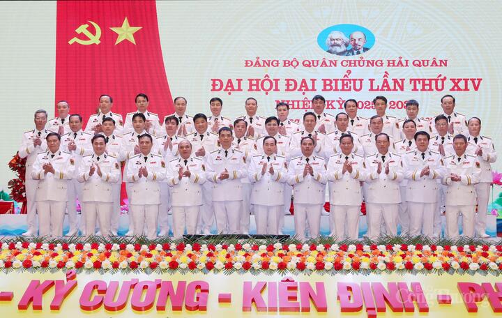 Ban chấp hành Đảng bộ Quân chủng nhiệm kỳ 2025 - 2030 và Đoàn đại biểu dự Đại hội đại biểu Đảng bộ Quân đội lần thứ XII ra mắt đại hội