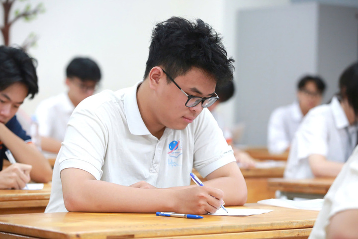 Học sinh tham gia kỳ thi tốt nghiệp THPT 2025. Ảnh: Hoàng Lan