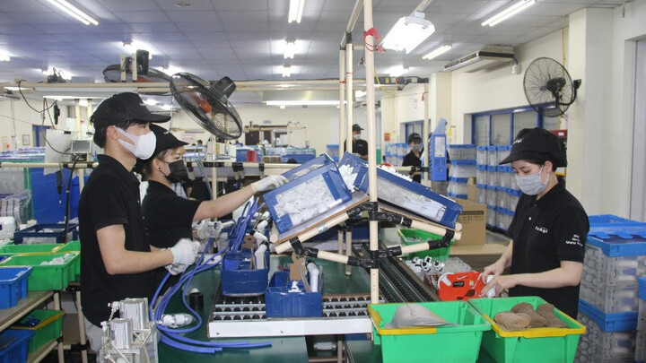 Hoạt động sản xuất tại khu công nghiệp Thăng Long II, tỉnh Hưng Yên. Ảnh: Văn Hà