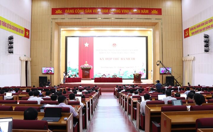 Kỳ họp thứ ba mươi HĐND tỉnh Lai Châu thông qua 18 nghị quyết. Ảnh: PL