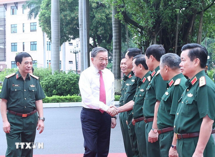 Lãnh đạo Bộ Quốc phòng, Tổng cục Chính trị đón Tổng Bí thư Tô Lâm, Bí thư Quân ủy Trung ương đến thăm, làm việc với Tổng cục Chính trị Quân đội nhân dân Việt Nam. Ảnh: TTXVN