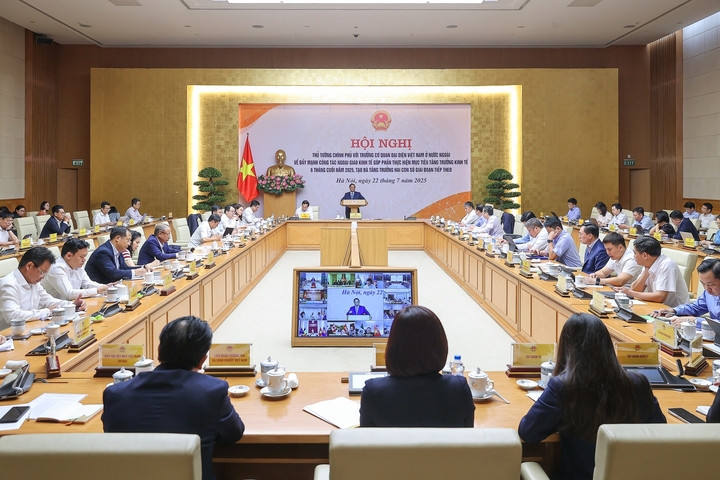 Thủ tướng Phạm Minh Chính chủ trì Hội nghị với các Trưởng Cơ quan đại diện Việt Nam ở nước ngoài về đẩy mạnh công tác ngoại giao kinh tế. Ảnh: Nhật Bắc/VGP