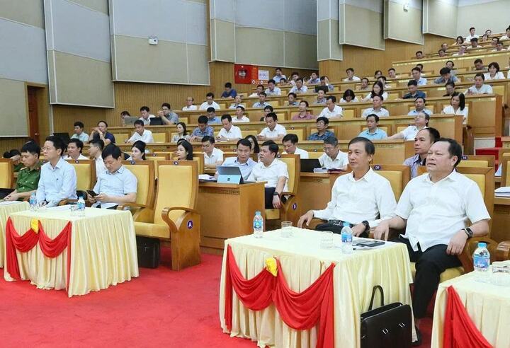 UBND tỉnh Hưng Yên tổ chức hội nghị tháo gỡ khó khăn, vướng mắc; hướng dẫn, giải đáp việc tiếp nhận, giải quyết thủ tục hành chính, đặc biệt là các thủ tục hành chính về đất đai cấp xã tại UBND và Trung tâm Phục vụ hành chính công cấp xã trên địa bàn tỉnh