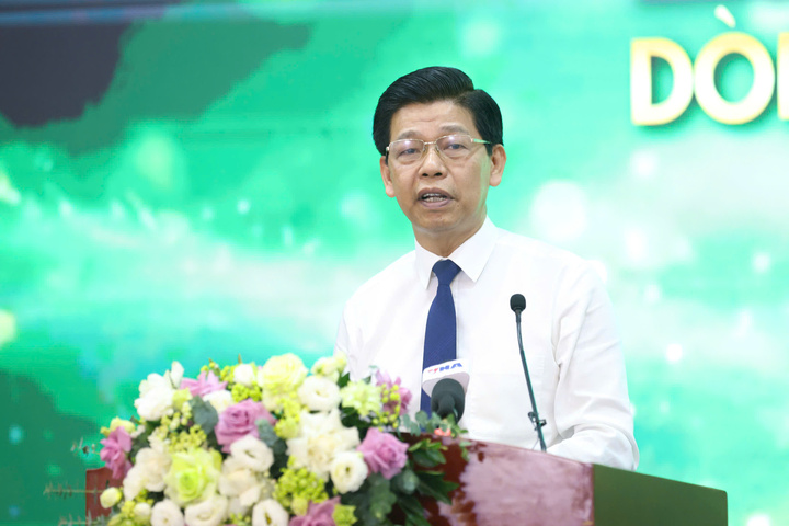 Ông Phạm Văn Hoành, Tổng Biên tập Báo Tài chính - Đầu tư phát biểu khai mạc toạ đàm. Ảnh: Chí Cường