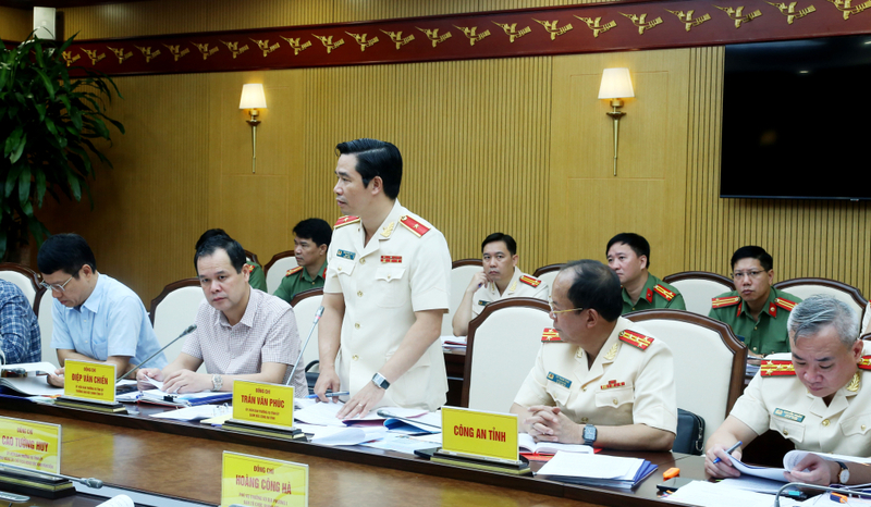 Thiếu tướng Trần Văn Phúc, Giám đốc Công an tỉnh Quảng Ninh, phát biểu tại hội nghị. Ảnh: Thu Chung