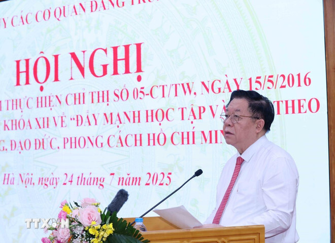Đồng chí Nguyễn Trọng Nghĩa, Ủy viên Bộ Chính trị, Bí thư Trung ương Đảng, Trưởng Ban Tuyên giáo và Dân vận Trung ương phát biểu chỉ đạo hội nghị. Ảnh: TTXVN