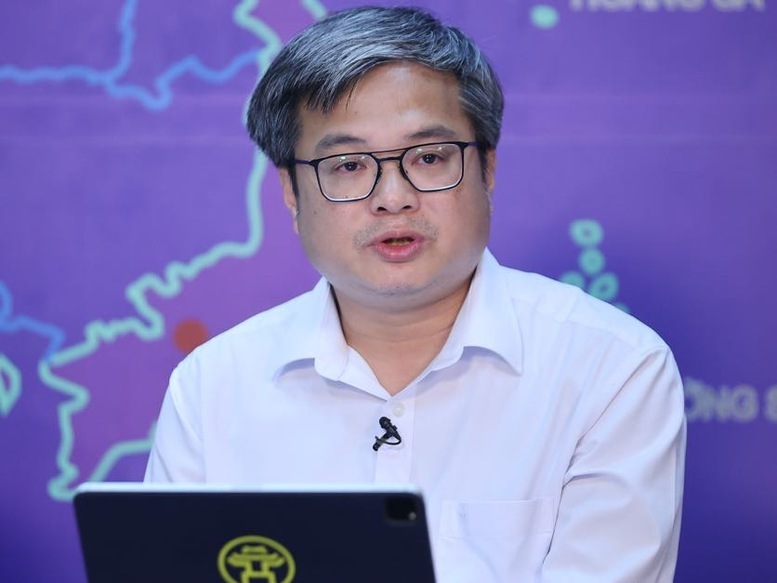Ông Trương Việt Dũng, Phó Chủ tịch Uỷ ban nhân dân thành phố Hà Nội chia sẻ kinh nghiệm của Hà Nội về triển khai chính quyền số. Ảnh: Nhật Bắc/VGP