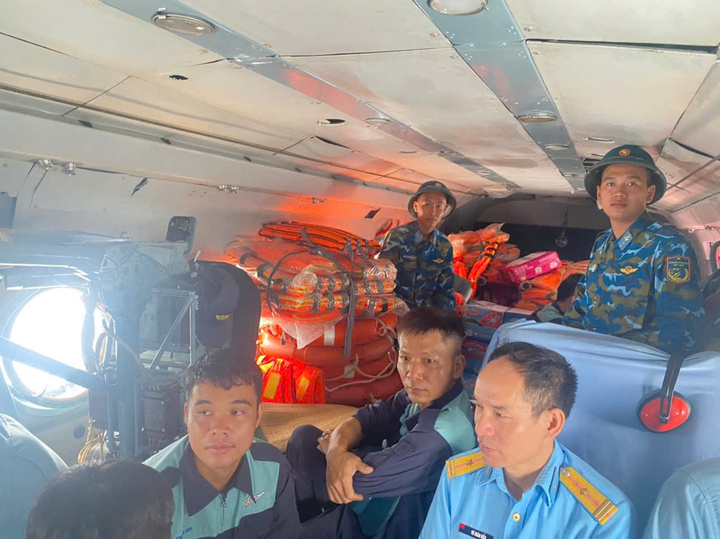 Chiếc Mi-171 số hiệu Sar 03 của Trung đoàn Không quân trực thăng 916 thuộc Sư đoàn Không quân 371 cất cánh thực hiện nhiệm vụ đột xuất đó là cứu hộ, cứu nạn đồng bào vùng bão lũ tại Tương Dương, Nghệ An