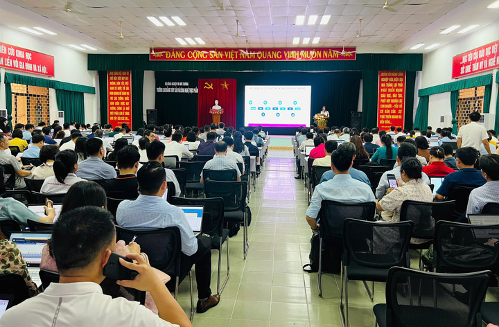 Chương trình tập huấn nghiệp vụ xử lý nguyện vọng đăng ký xét tuyển trình độ đại học; trình độ cao đẳng năm 2025 tổ chức tại trường Cao đẳng Thủy sản và Công nghệ thực phẩm (Hải Phòng). Ảnh: Thanh Thảo