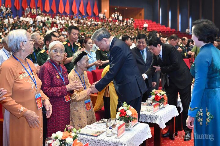Tổng Bí thư Tô Lâm, Chủ tịch nước Lương Cường cảm ơn, tri ân những người có công, nhân chứng lịch sử của đất nước