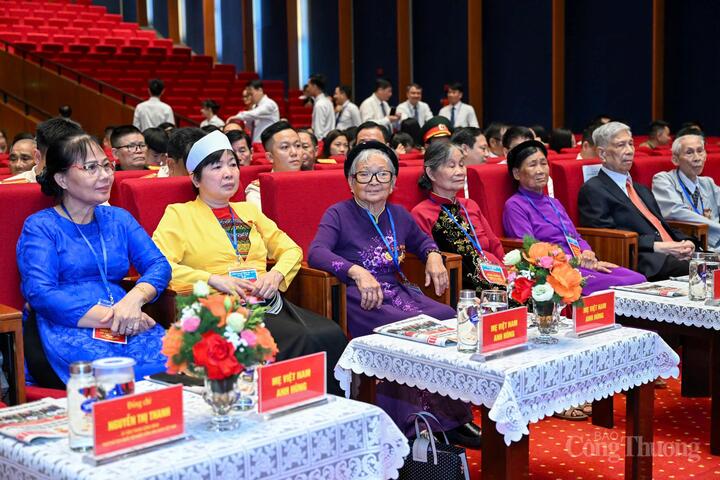 Chương trình có sự tham dự của 50 người có công, nhân chứng lịch sử tiêu biểu, đại diện cho 9,2 triệu người có công toàn quốc
