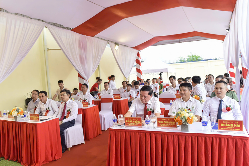 Các đại biểu tham dự buổi lễ