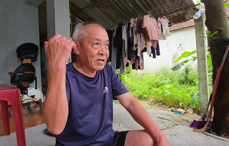 Người dân chưa hết bàng hoàng khi chứng kiến vụ tai nạn. Ảnh: Trọng Tùng