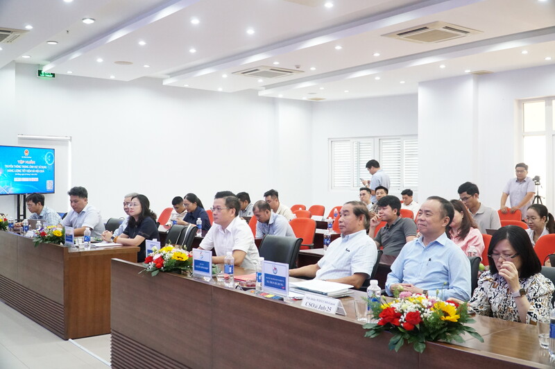 Buổi tập huấn có sự tham dự của các chuyên gia, diễn giả giàu kinh nghiệm cùng hơn 50 phóng viên, biên tập viên. Ảnh: Vũ Lê