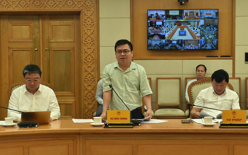 Đại diện Bộ Công Thương, Thứ trưởng Trương Thanh Hoài phát biểu tại cuộc họp. Ảnh: VGP/Minh Khôi