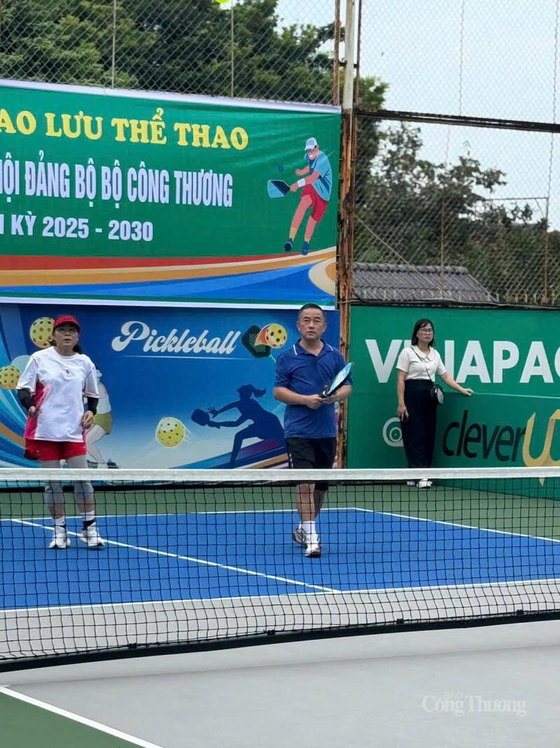 Giao lưu thể thao Pickleball.