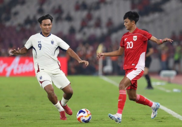 Trận đấu giữa U23 Indonesia và U23 Thái Lan diễn ra hết sức kịch tính. Ảnh: T.H