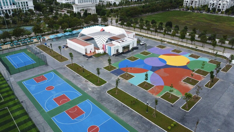 Dự án này bao gồm các khối chức năng sau: Khối nhà hát măng non (Khối A): Gồm 3 tầng chính khán phòng; Khối nhà phòng học trung tâm (Khối B): Cao 4 tầng; Khối nhà hành chính, phục vụ nội trú (Khối C): Cao 5 tầng; Cung thể thao măng non (Khối D): Phục vụ cho các hoạt động thể thao trong nhà và diễn tập sinh hoạt đội nhóm; Khu sân thể dục thể thao rèn luyện thể chất (Khu E); Hồ bơi ngoài trời (Khu F): Phục vụ việc giảng dạy và thi đấu cho thanh thiếu niên của tỉnh; Quảng trường và biểu diễn nhạc nước nghệ thuật (Khu G); Khu vui chơi thiếu nhi (Khu H).