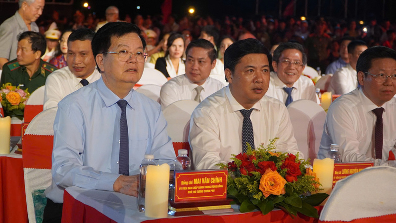 Phó Thủ tướng Chính phủ Mai Văn Chính dự chương trình. Ảnh: Vũ Lê