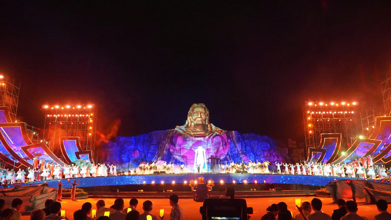Chương trình nghệ thuật là lời nhắn gửi bằng trái tim: “Chúng tôi không quên! Nhân dân không quên!”. Ảnh: Vũ Lê