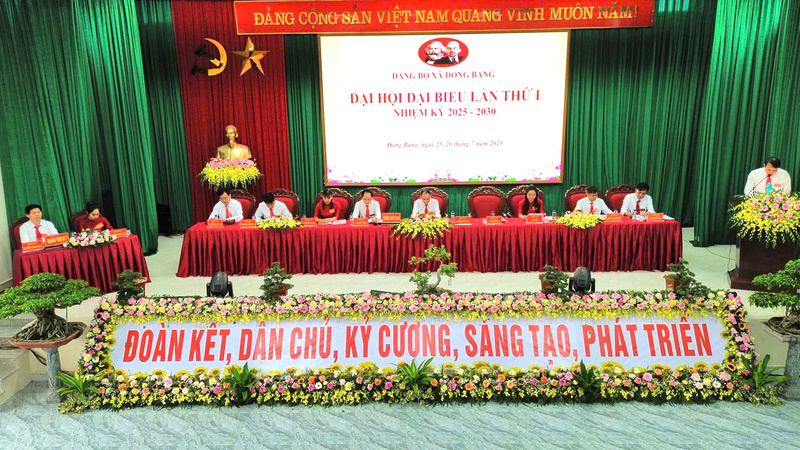 Đoàn Chủ tịch Đại hội đại biểu Đảng bộ xã Đồng Bằng.