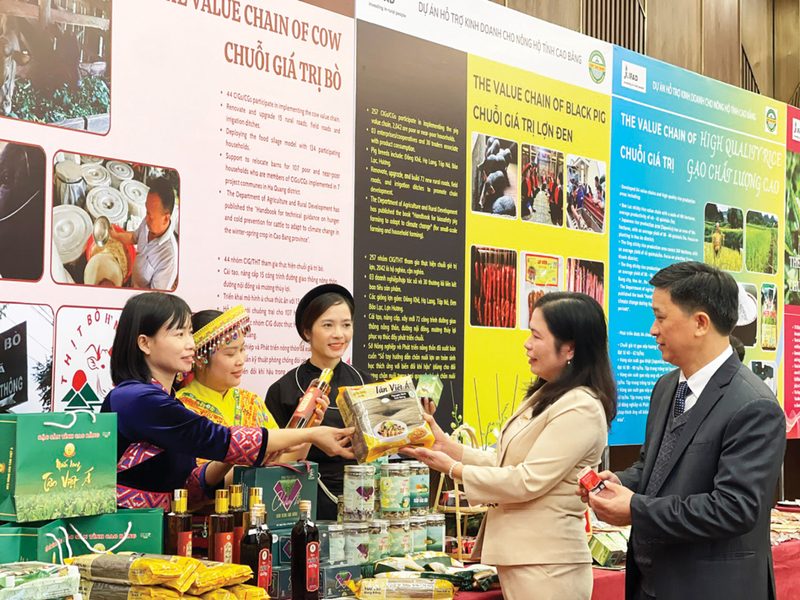 Chương trình OCOP giúp người dân nâng cao nhận thức về sản xuất và tiêu dùng sản phẩm sạch. Ảnh minh hoạ