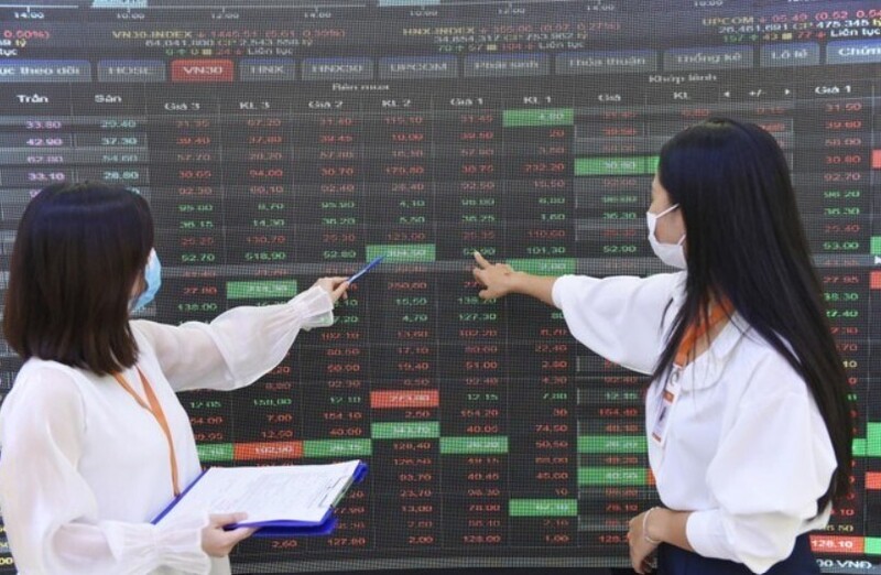 Thị trường chứng khoán tiếp đà tăng mạnh, VN-Index vượt 1.500 điểm và tiến sát đỉnh lịch sử. Ảnh: Lê Toàn
