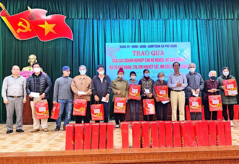 Hàng năm, Công ty Cổ phần Việt Xô Gas luôn dành hàng trăm triệu đồng để đóng góp vào quỹ đền ơn, đáp nghĩa và ủng hộ người nghèo, hộ có hoàn cảnh khó khăn