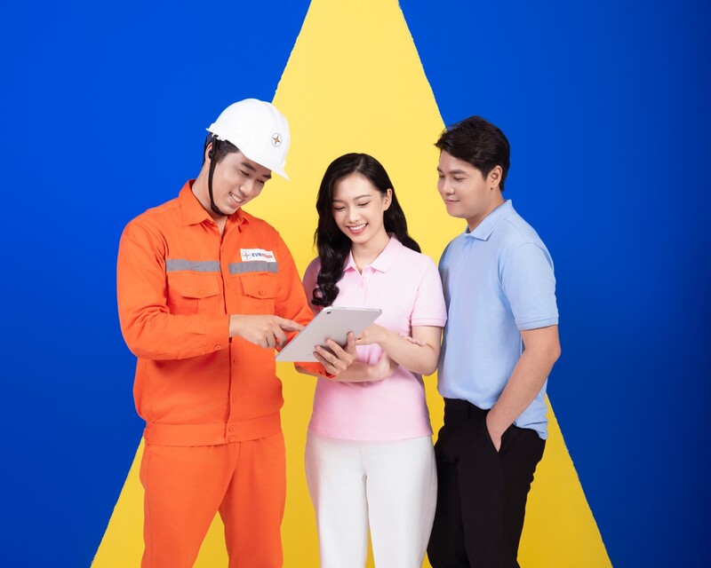 Khách hàng có thể dễ dàng tiếp cận dịch vụ điện trung áp trên nền tảng Internet