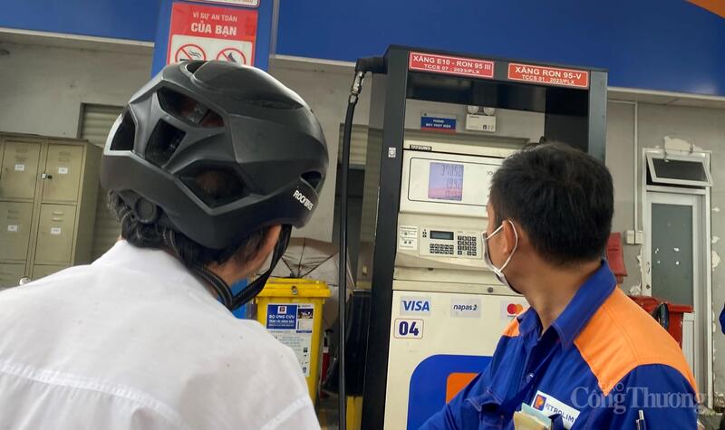 Người dân lựa chọn xăng sinh học E10 thay cho xăng khoáng truyền thống