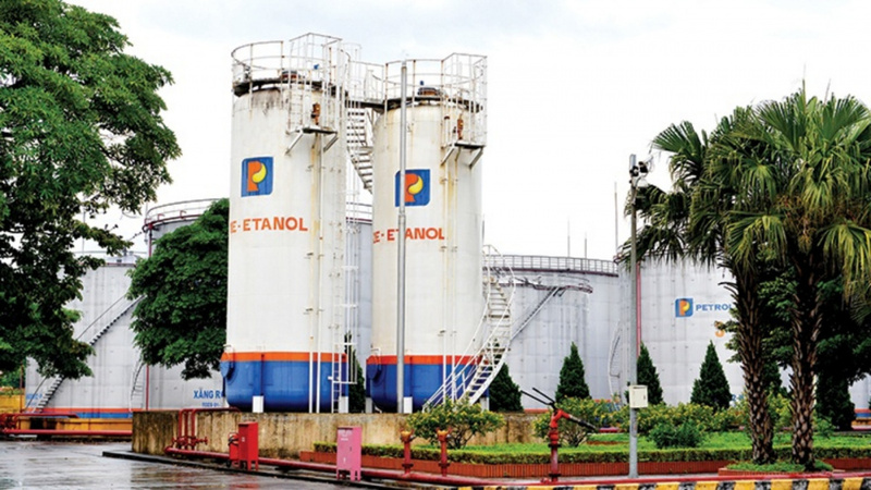 Hệ thống bồn chứa ethanol của Petrolimex. Ảnh: Hải Thanh