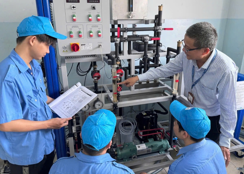 Bộ Công Thương đã triển khai nhiều chương trình hợp tác quốc tế nhằm mang lại cơ hội học bổng, thực tập kỹ năng và việc làm ở nước ngoài cho học sinh, sinh viên