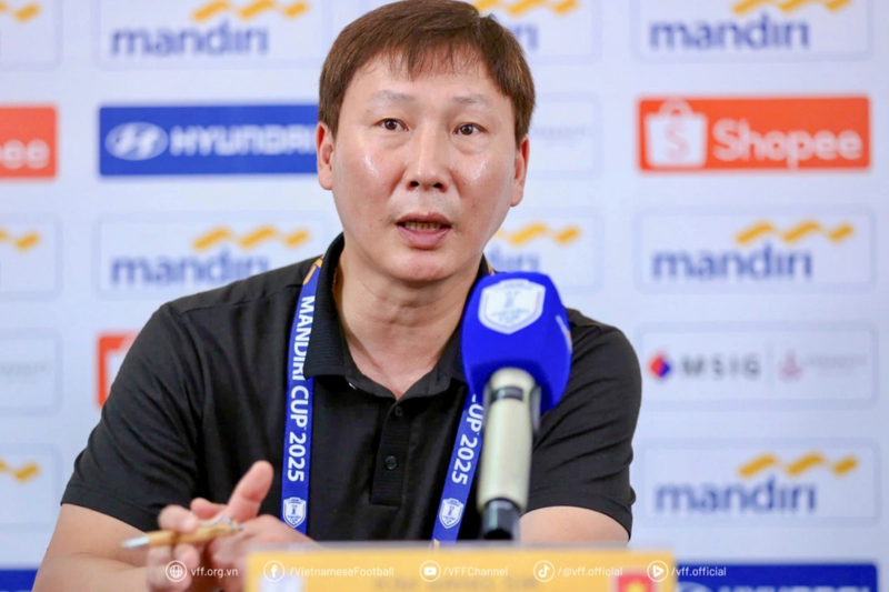 HLV Kim Sang Sik bày tỏ sự tin tưởng vào khả năng của U23 Việt Nam. Ảnh: VFF