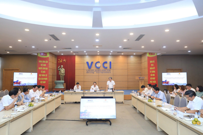 Quang cảnh buổi làm việc.