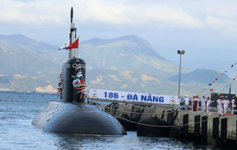 Tàu ngầm Kilo 186 Đà Nẵng đã có 3 năm triển khai sử dụng nhiên liệu đặc chủng sản xuất từ NMLD Dung Quất (Ảnh: Petrovietnam)