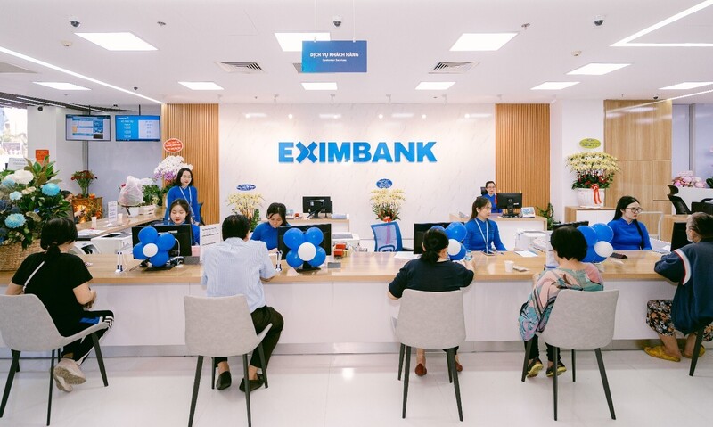 Quy mô khách hàng Eximbank đã có sự tăng trưởng so với đầu năm, chủ yếu là khối khách hàng cá nhân, tổng số lượng khách hàng hiện hữu của ngân hàng là khoảng 2,6 triệu khách hàng. Ảnh: Hoàng Quyên.