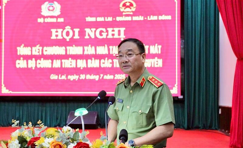 Thượng tướng Phạm Thế Tùng, Thứ trưởng Bộ Công an phát biểu chỉ đạo tại hội nghị