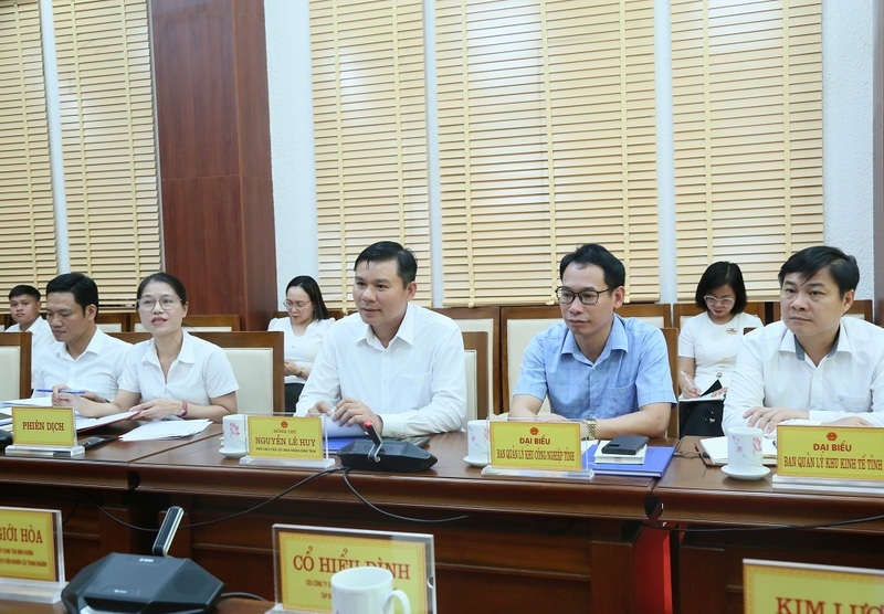 Phó Chủ tịch UBND tỉnh Hưng Yên Nguyễn Lê Huy cùng lãnh đạo các sở, ngành tiếp lãnh đạo Tập đoàn Xây dựng Thái Bình Dương. Ảnh: Cổng TTĐT tỉnh Hưng Yên