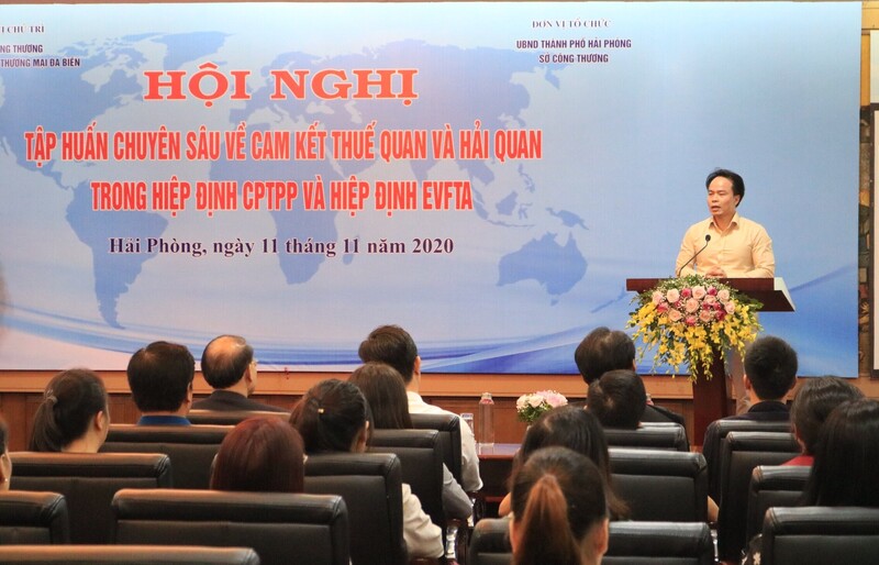 Thống kê của Bộ Công Thương cho thấy, trung bình mỗi ngày có 1 sự kiện hội thảo, tập huấn về các hiệp định thương mại tự do. Ảnh: Hoàng Ngân