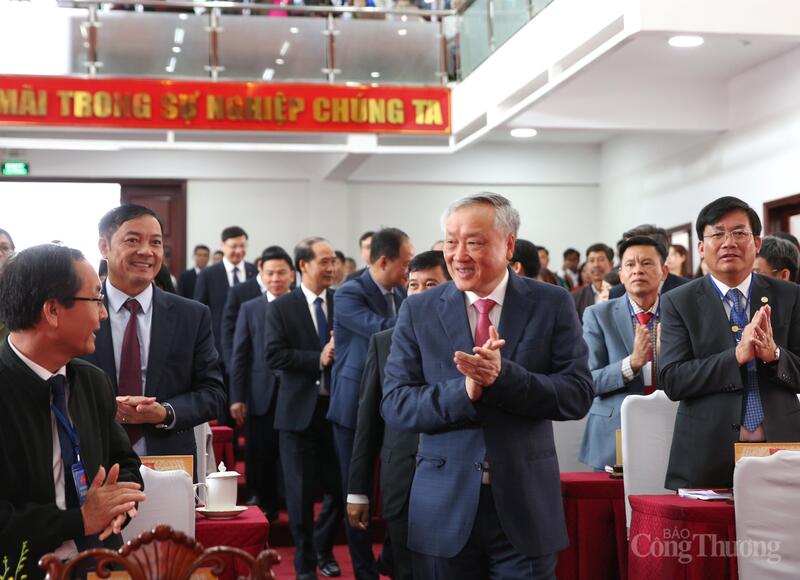 Đồng chí Nguyễn Hòa Bình, Ủy viên Bộ Chính trị, Phó Thủ tướng Thường trực Chính phủ dự Đại hội điểm tại xã Đơn Dương, tỉnh Lâm Đồng.