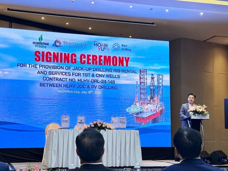 Tổng giám đốc HL-HV JOCs Đặng Việt Long phát biểu tại lễ ký kết hợp đồng (Ảnh: PV Drilling)