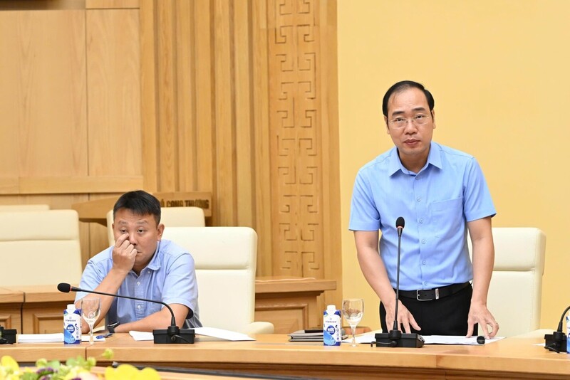 Vụ trưởng Vụ Tổ chức cán bộ Bộ Công Thương Trần Quang Huy công bố các quyết định cử lãnh đạo về địa phương công tác