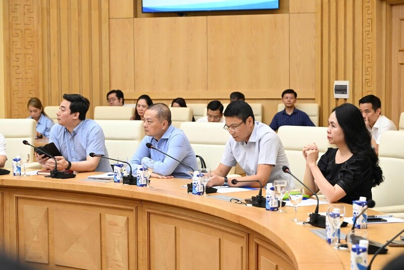 Các đại biểu tham dự cuộc họp