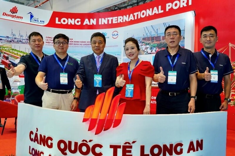Đoàn SPG Bohaiwan Port và Bohwa Shiping – Đơn vị ký kết với Cảng Quốc tế Long An vào ngày 30/7/2024 tham quan gian hàng tại VILOG 2025. Đồng Tâm Group